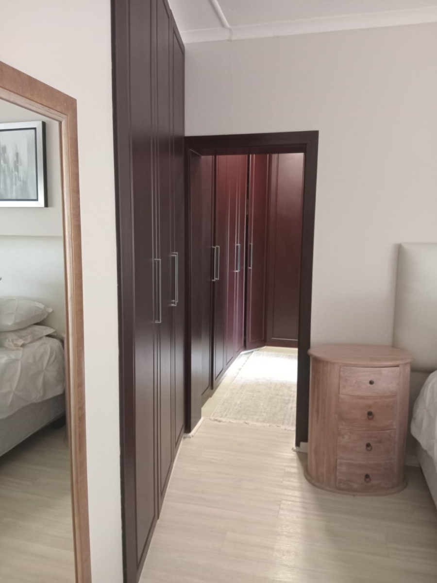 6 Bedroom Property for Sale in Gonubie Eastern Cape